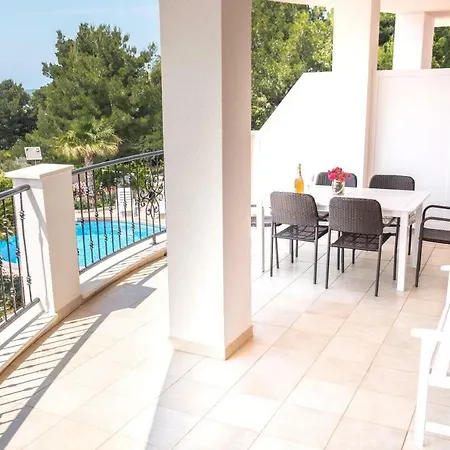 Velebit Apartment *